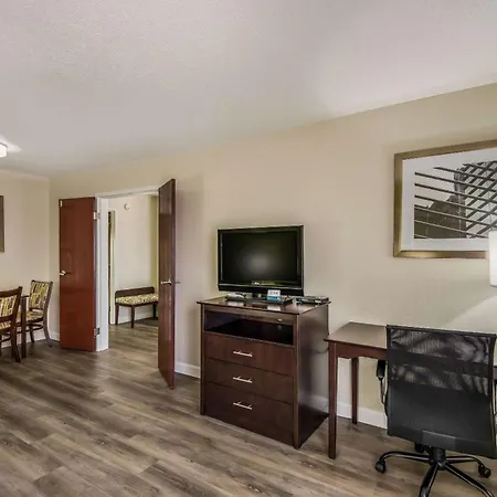 Quality Inn & Suites Quincy - Downtown