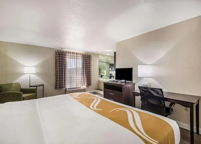 Quality & - Downtown Hotel