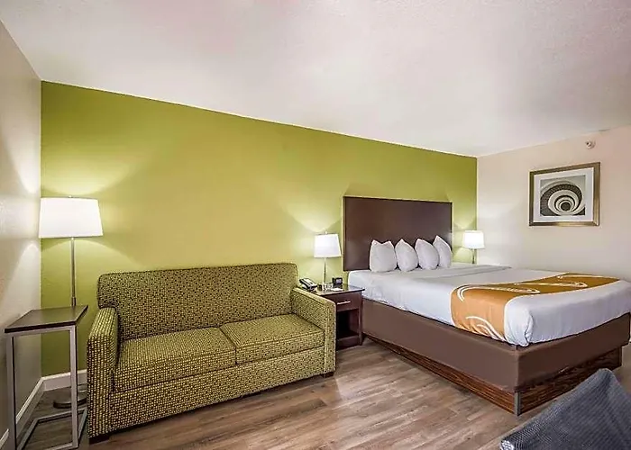 Hotel Quality & - Downtown Quincy